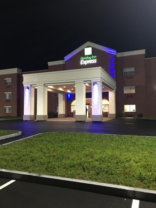 Holiday Inn Express - Canton image 2